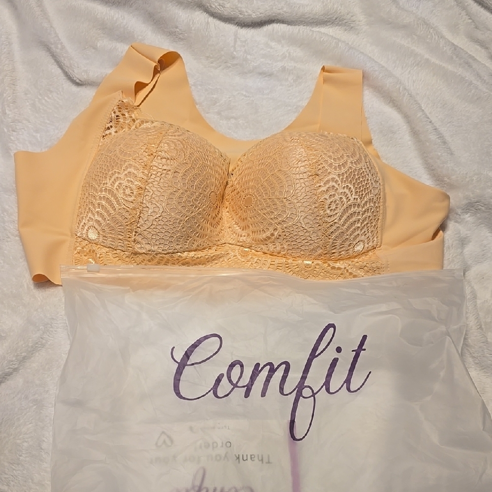 Cream Floral Pattern Full Coverage Bra with Wide Straps